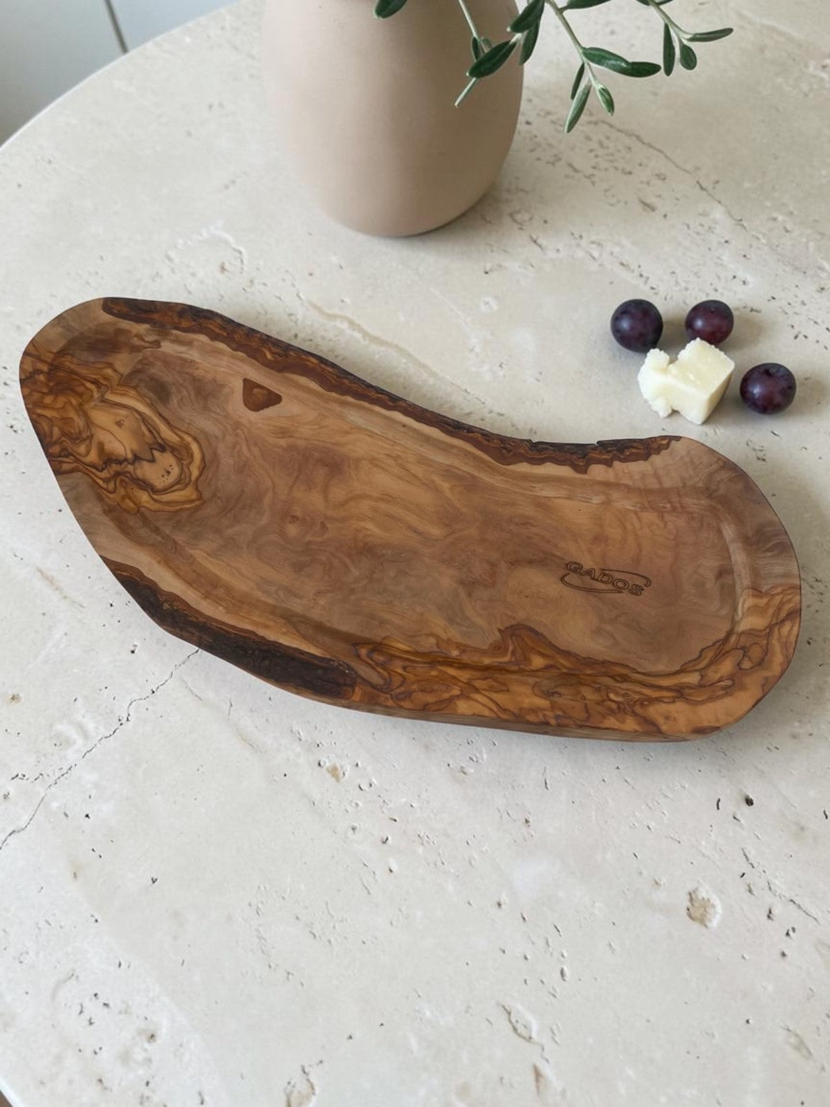 Olivenholz Serviertablett mit Naturrand handgefertigt (Tapas-Platte 41 x  17 cm )