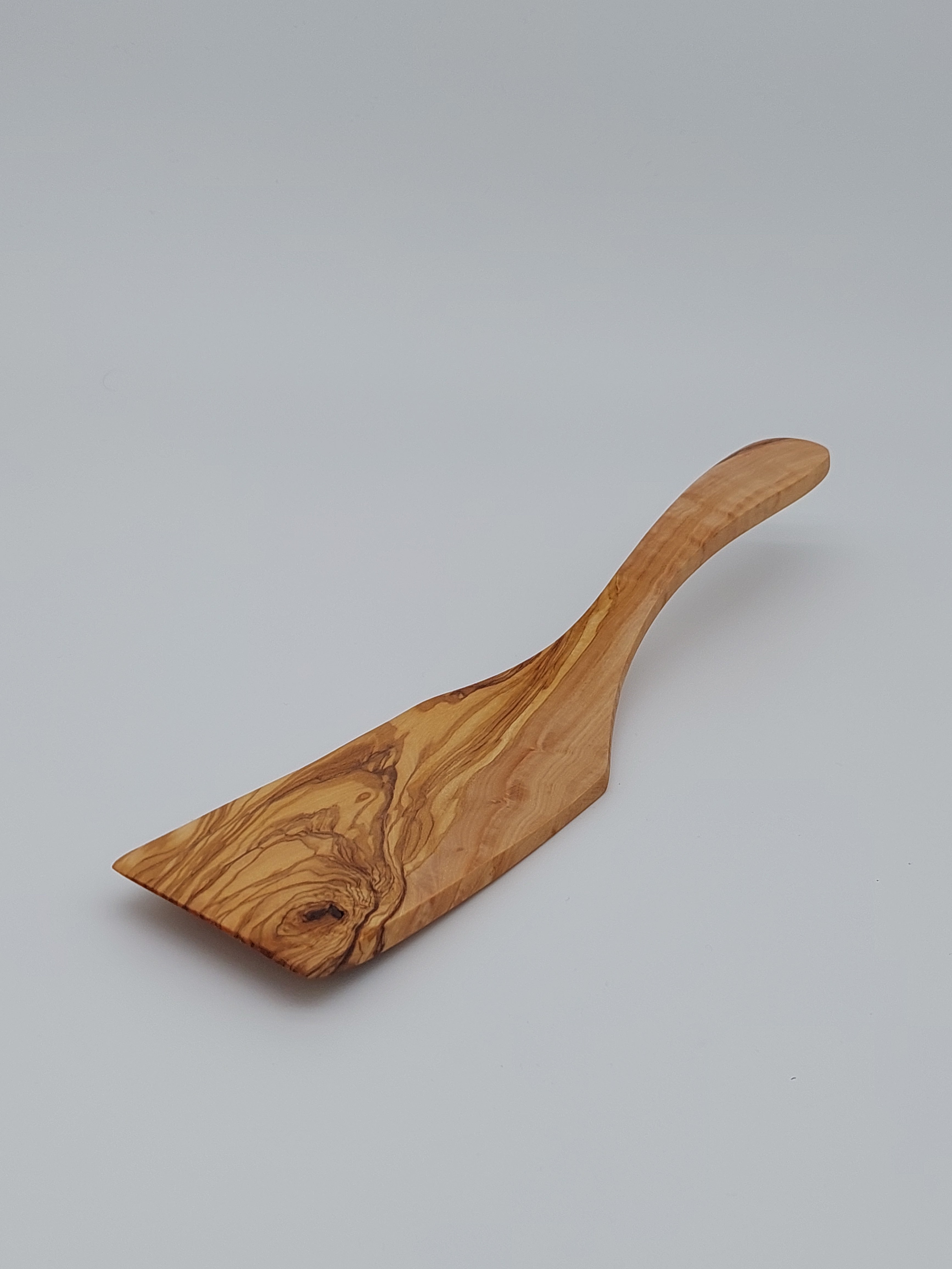 Olivenholz Pfannenwender handgefertigt geschwungen(30 cm)