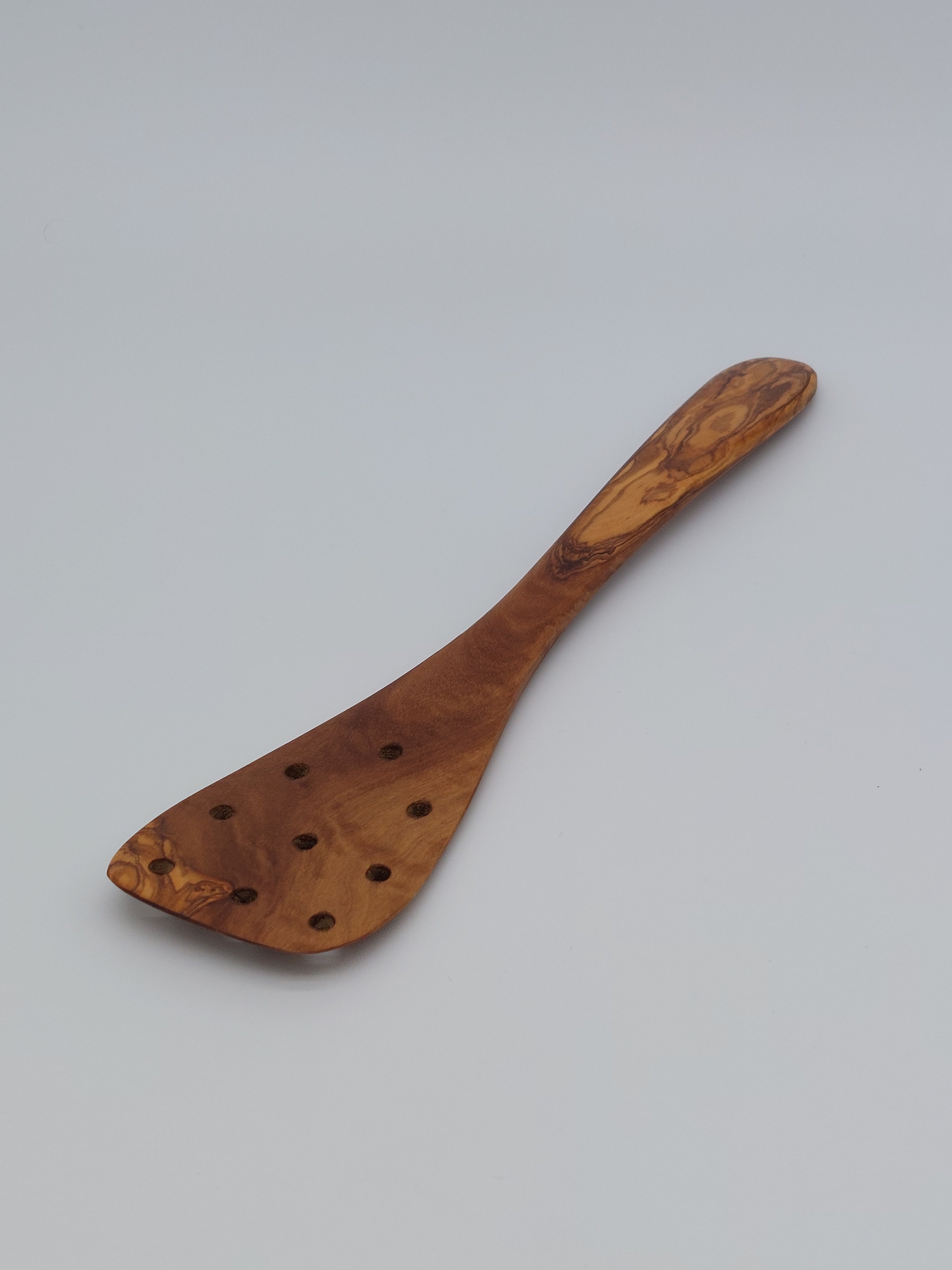 Olivenholz Pfannenwender mit Löchern handgefertigt (31 cm)