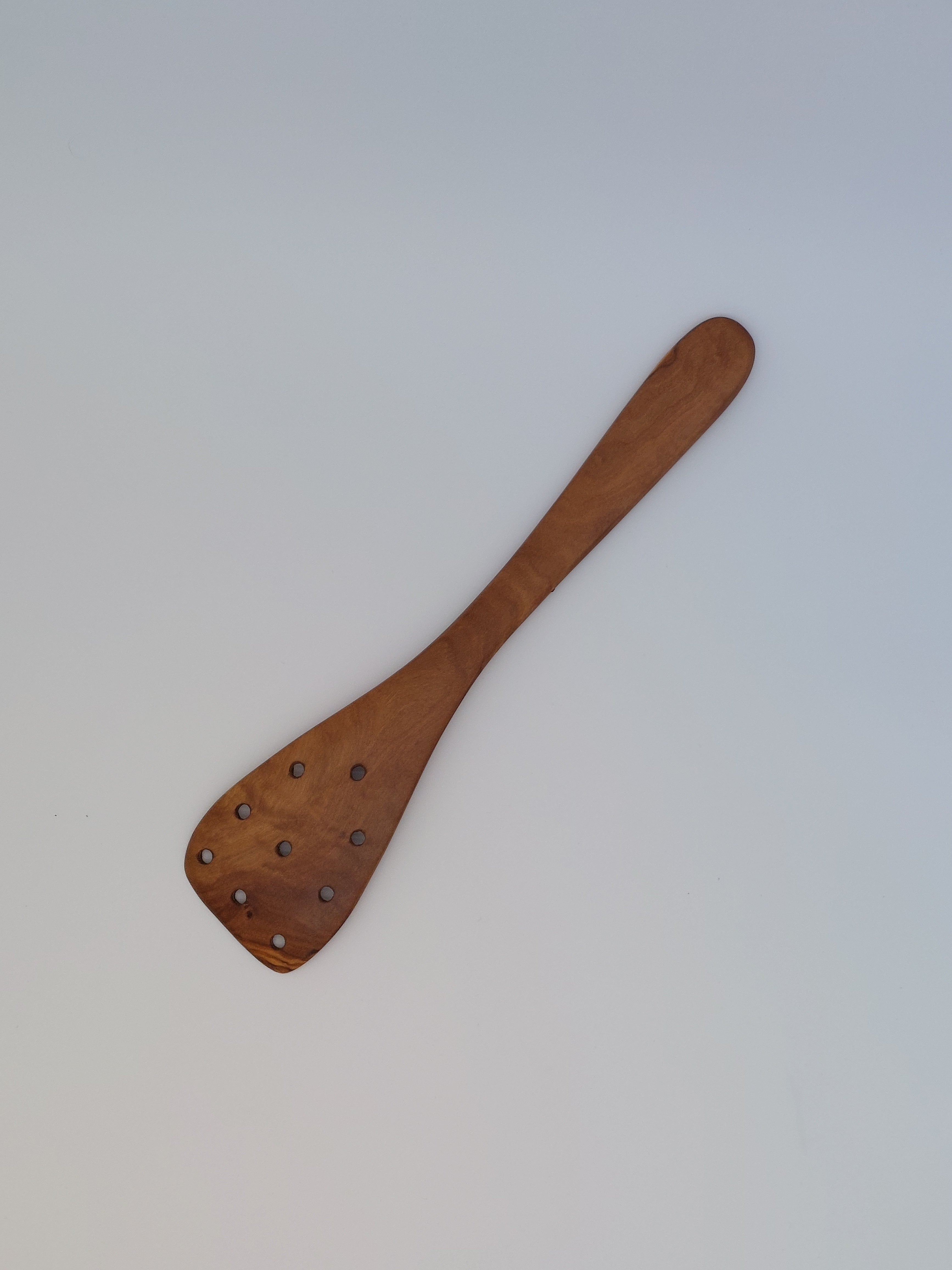 Olivenholz Pfannenwender mit Löchern handgefertigt (31 cm)
