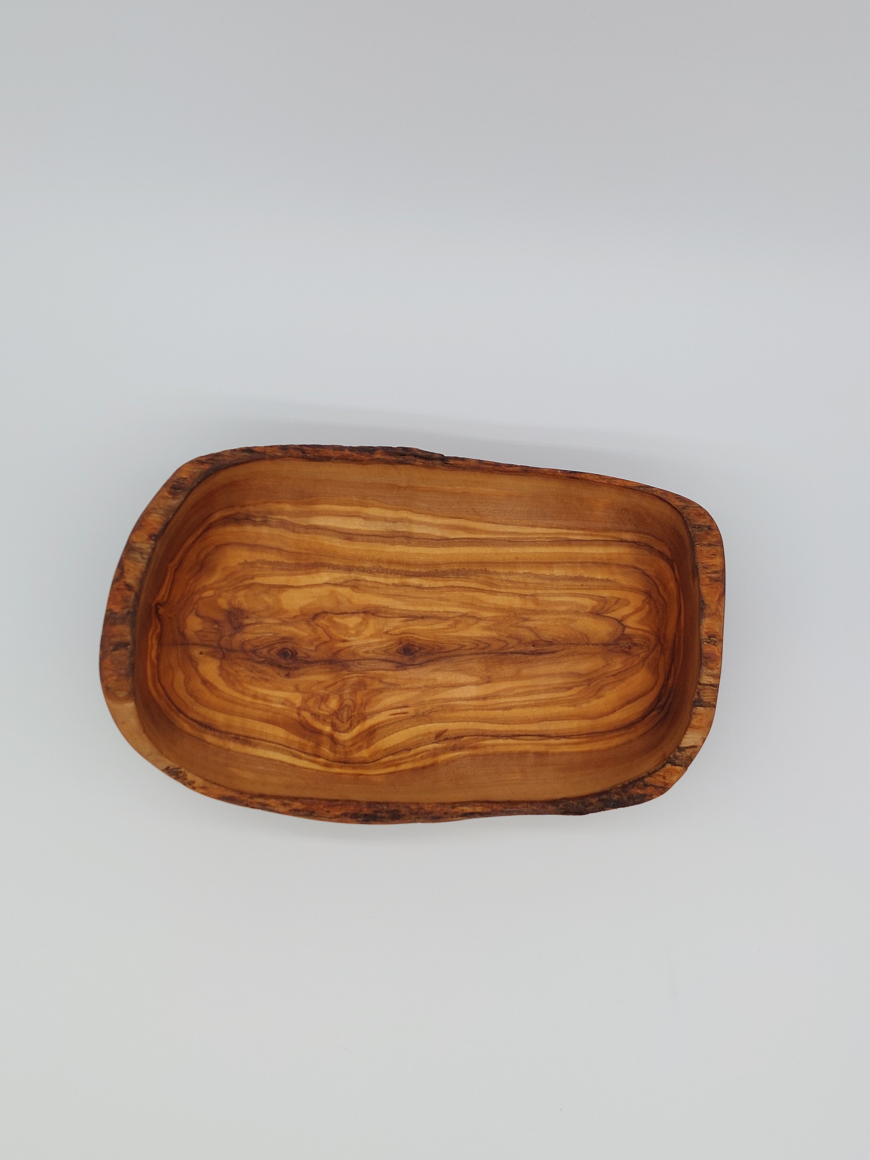 Olivenholz Schale auf 2 Beinen mit Naturrand (27 x 17,5 cm)