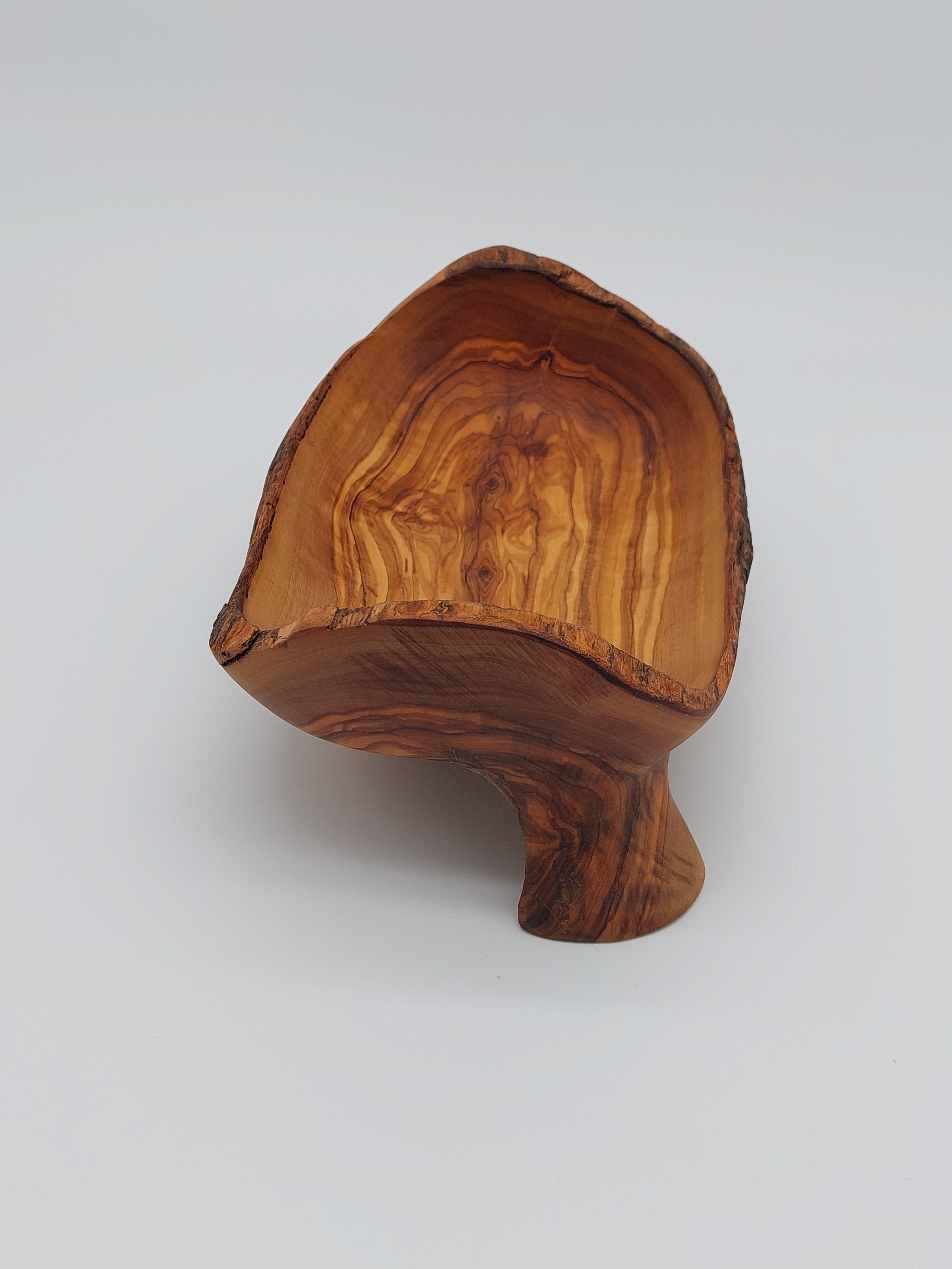 Olivenholz Schale auf 2 Beinen mit Naturrand (27 x 17,5 cm)