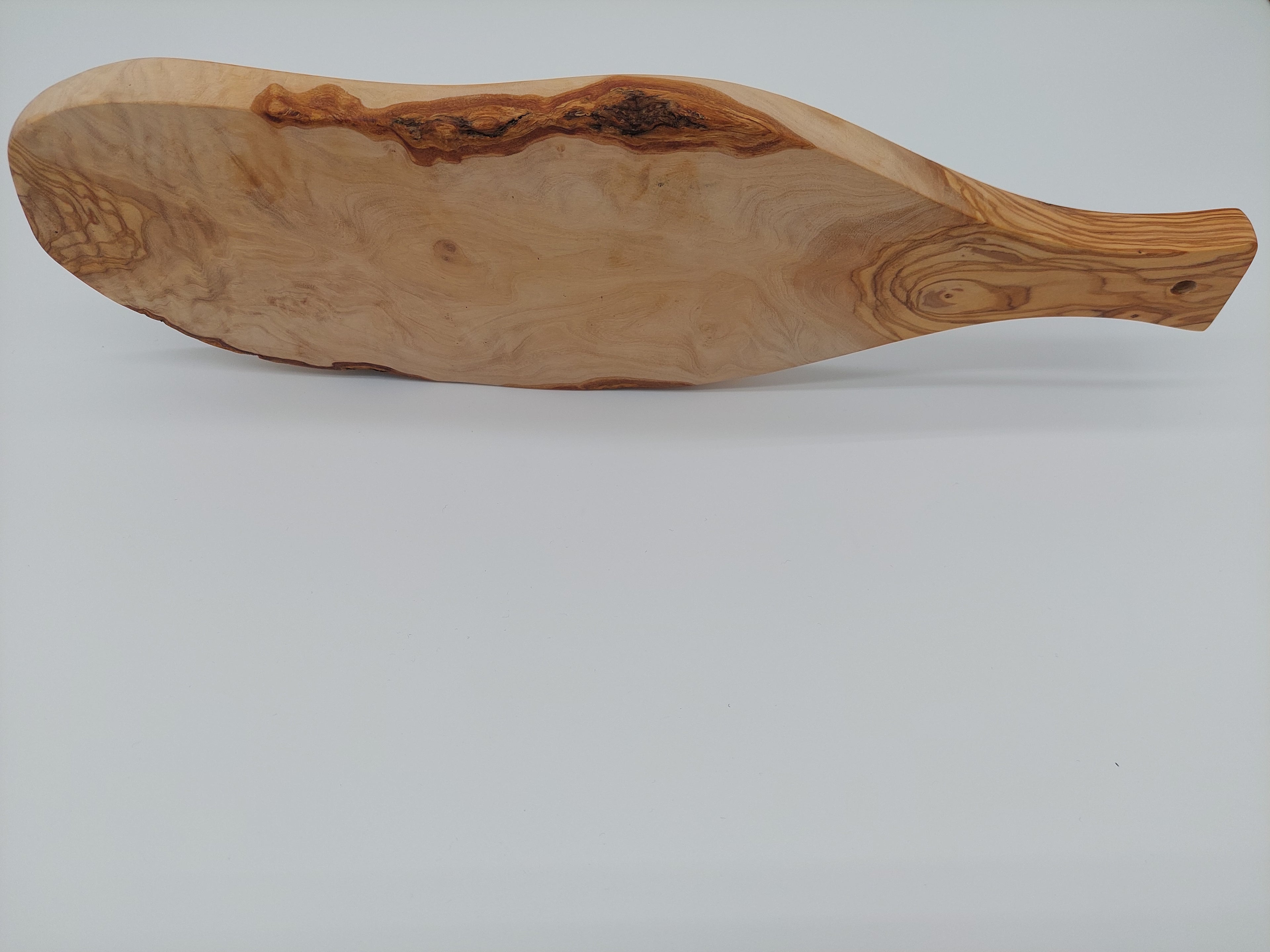 Handgemachtes Olivenholz Servierbrett  – Rustikaler Genuss mit Griff (40 x 13 cm )