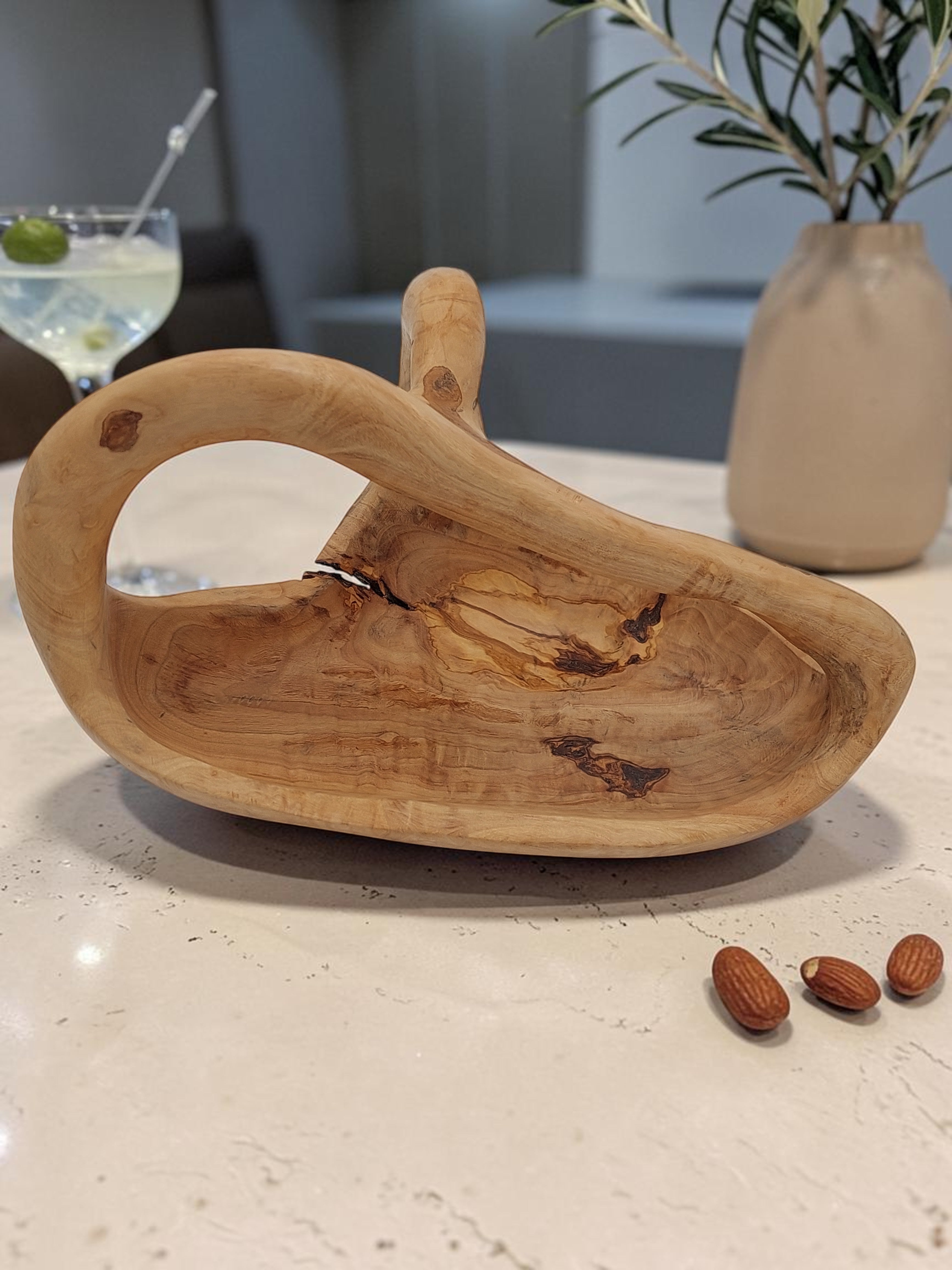 Olivenholz Obstkorb mit Henkel handgefertigt (33 x 23 x 18 cm)