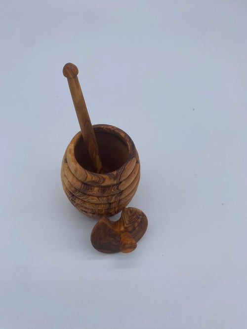 Olivenholz Honigtopf „Bienenkorb“ mit Honiglöffel & Deckel (Ø 6cm, Höhe:13 cm)