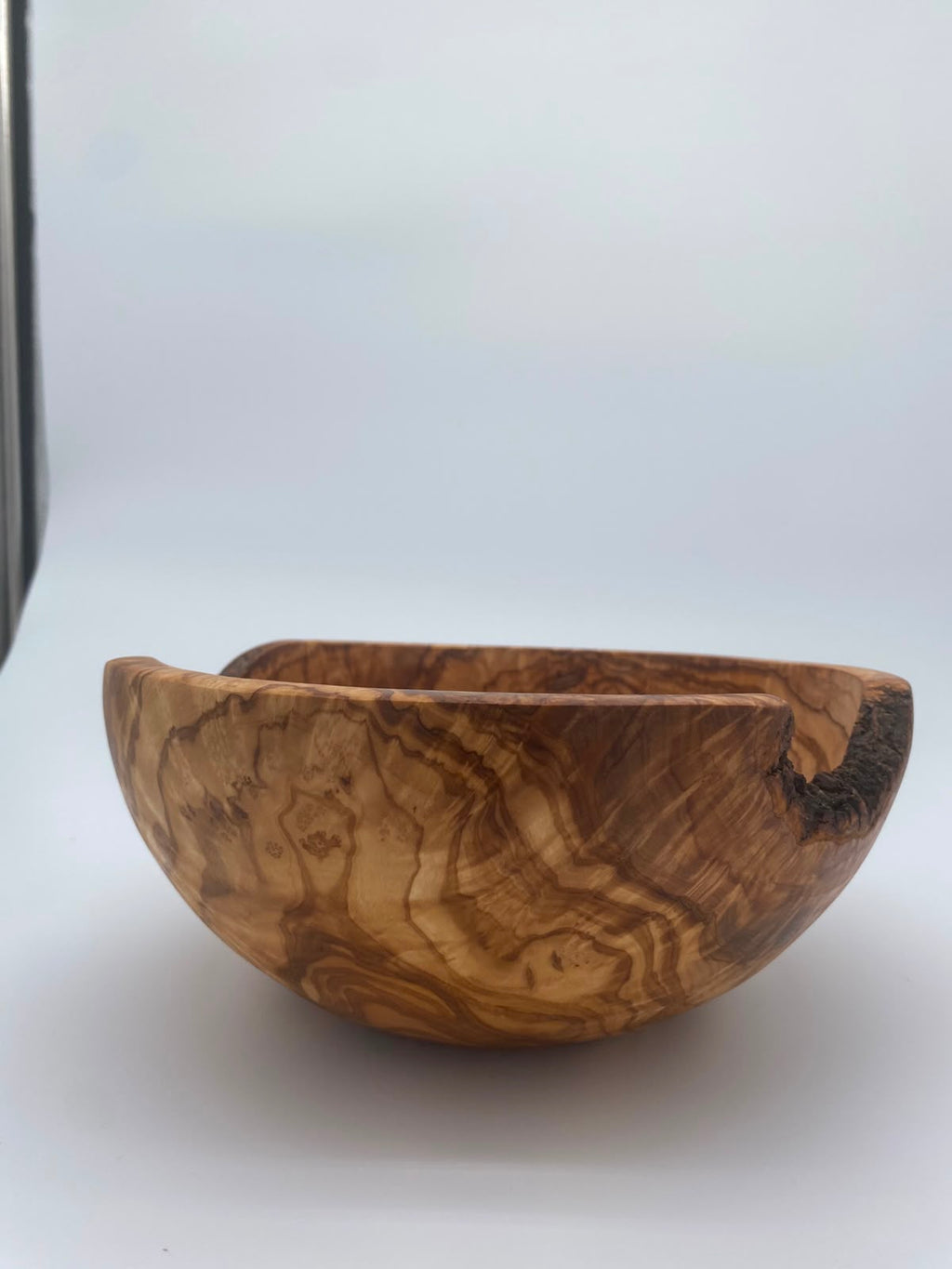 Olivenholz Schale mit Naturrand handgefertigt (Rustikale Holzschale Ø 25 cm )