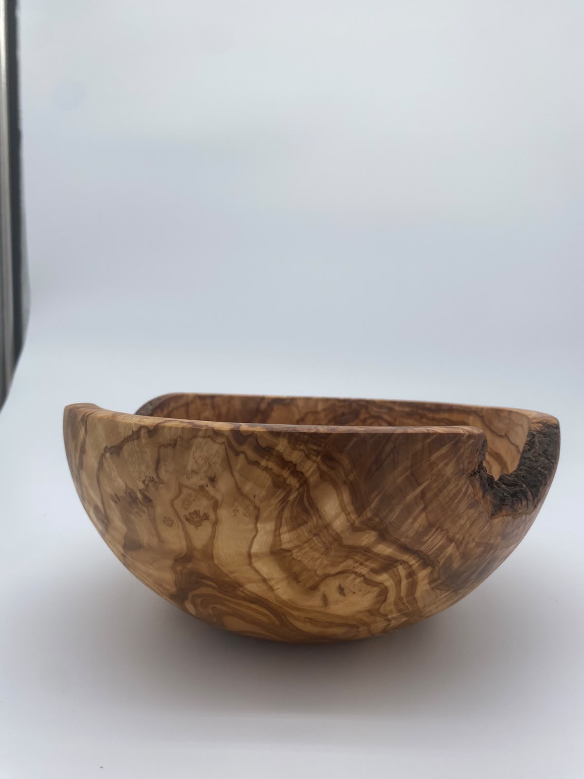 Olivenholz Schale mit Naturrand handgefertigt (Rustikale Holzschale Ø 25 cm )