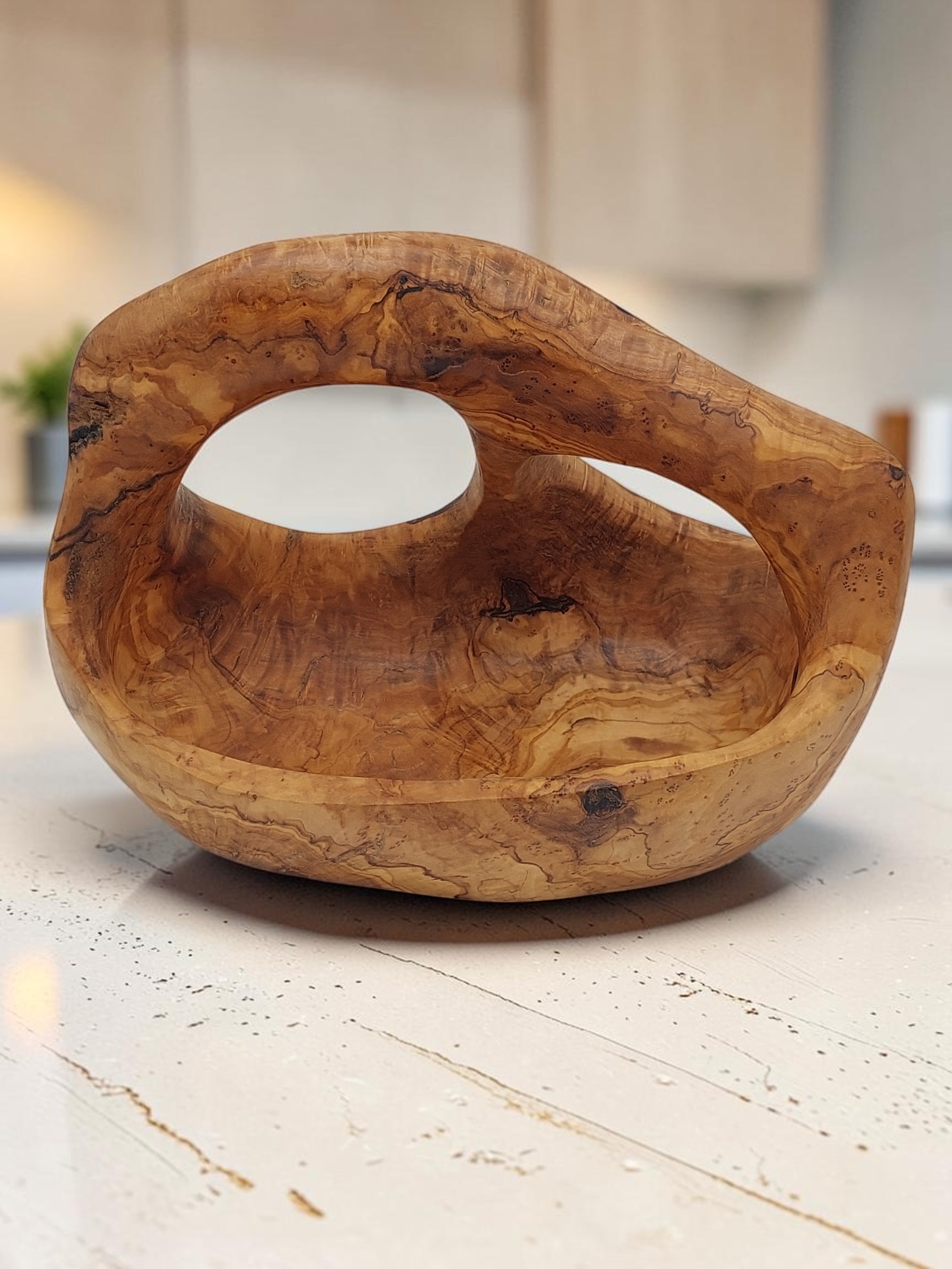 Olivenholz Obstkorb kompakt mit Henkel handgefertigt (26 x 17 x 18 cm)
