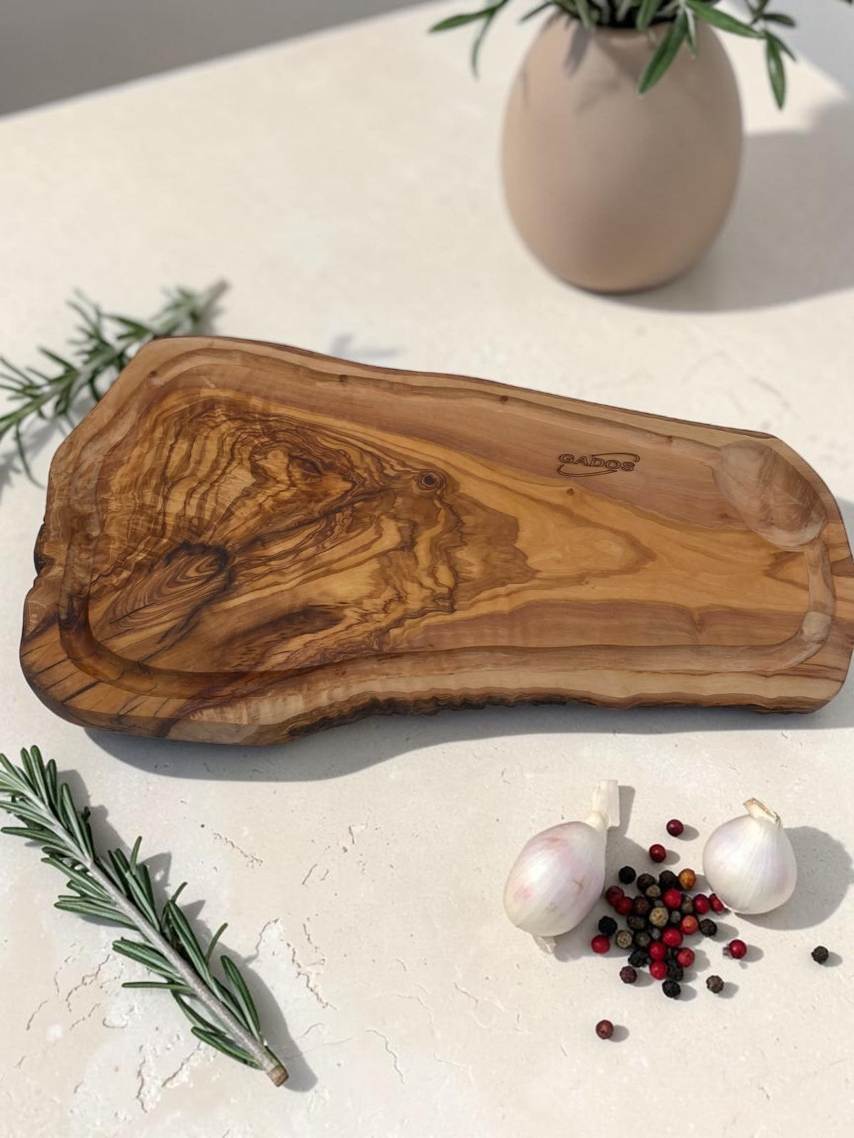 Olivenholz Schneidebrett mit Saftrinne handgefertigt (Steakbrett 38 x 22 cm )