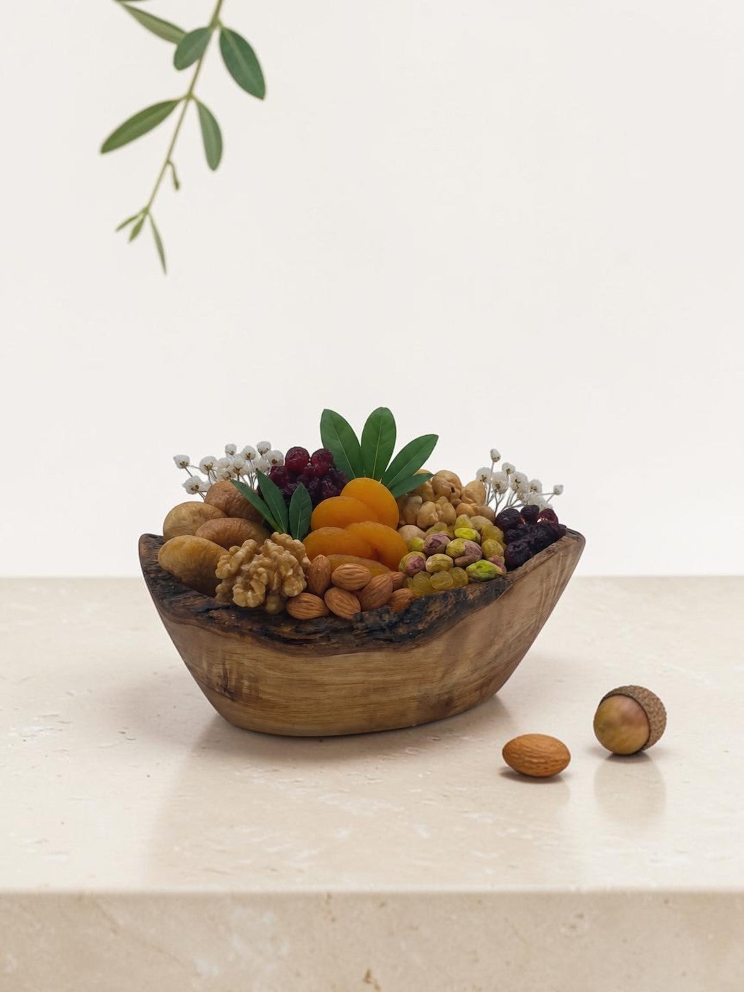 Olivenholz Snackschale mit Naturrand handgefertigt (Kleine Nussschale 14 x 8 cm )